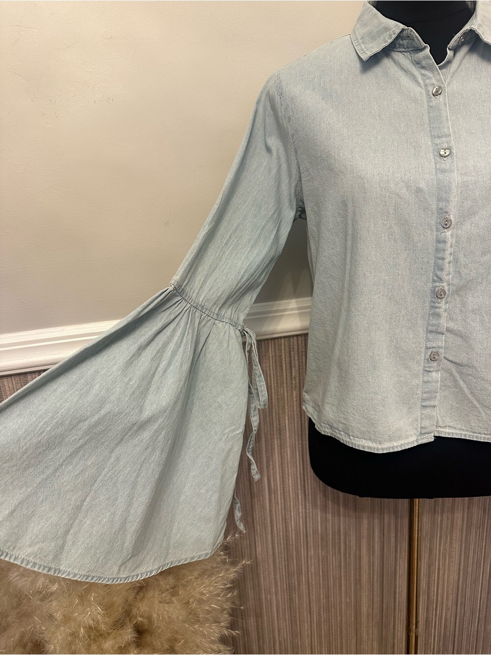White Crow NWT Chambray Shirt S Bell Sleeve Tie Cuff Boho Button Down Top